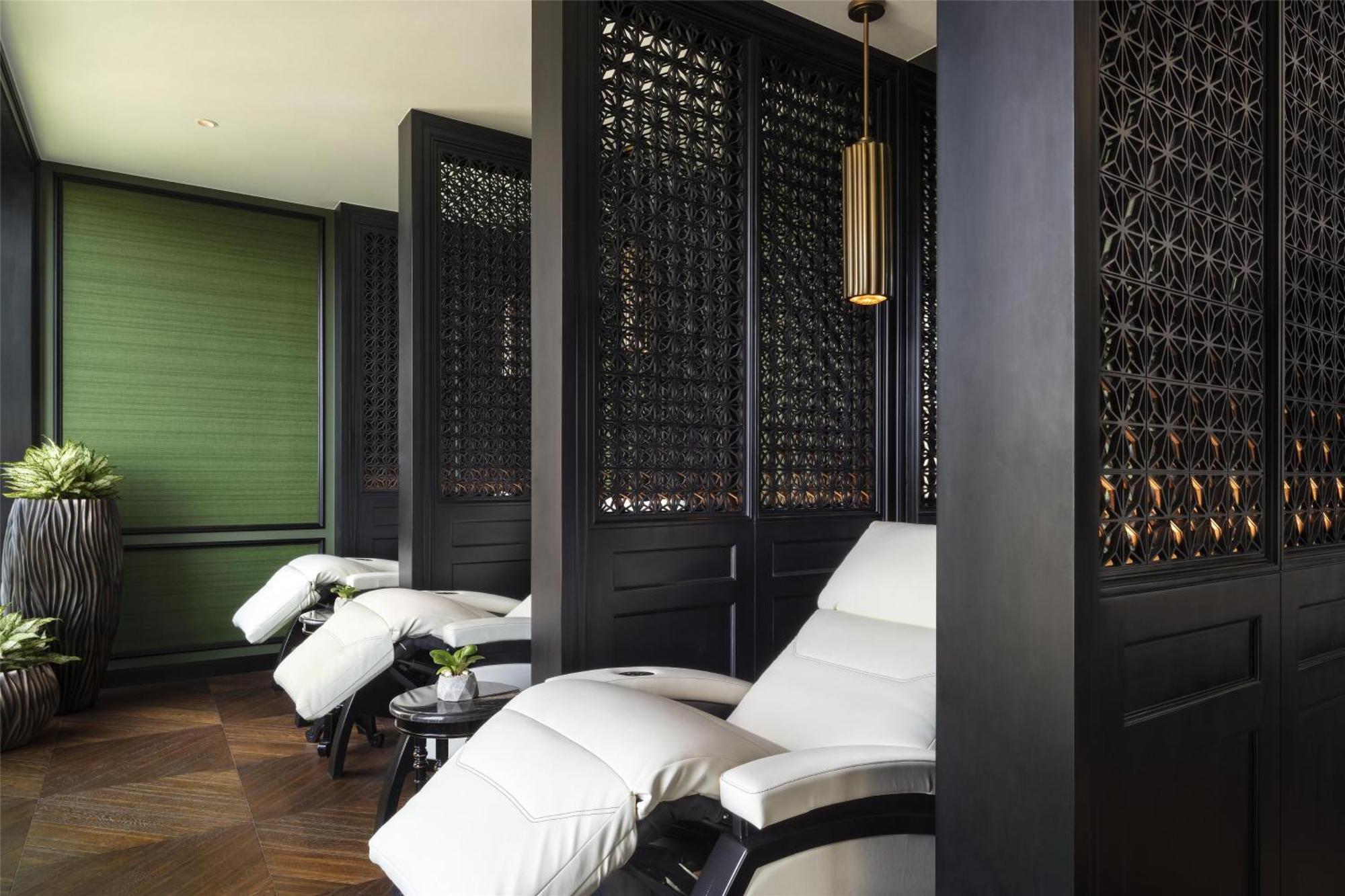 Sindhorn Kempinski Hotel Bangkok Exterior photo